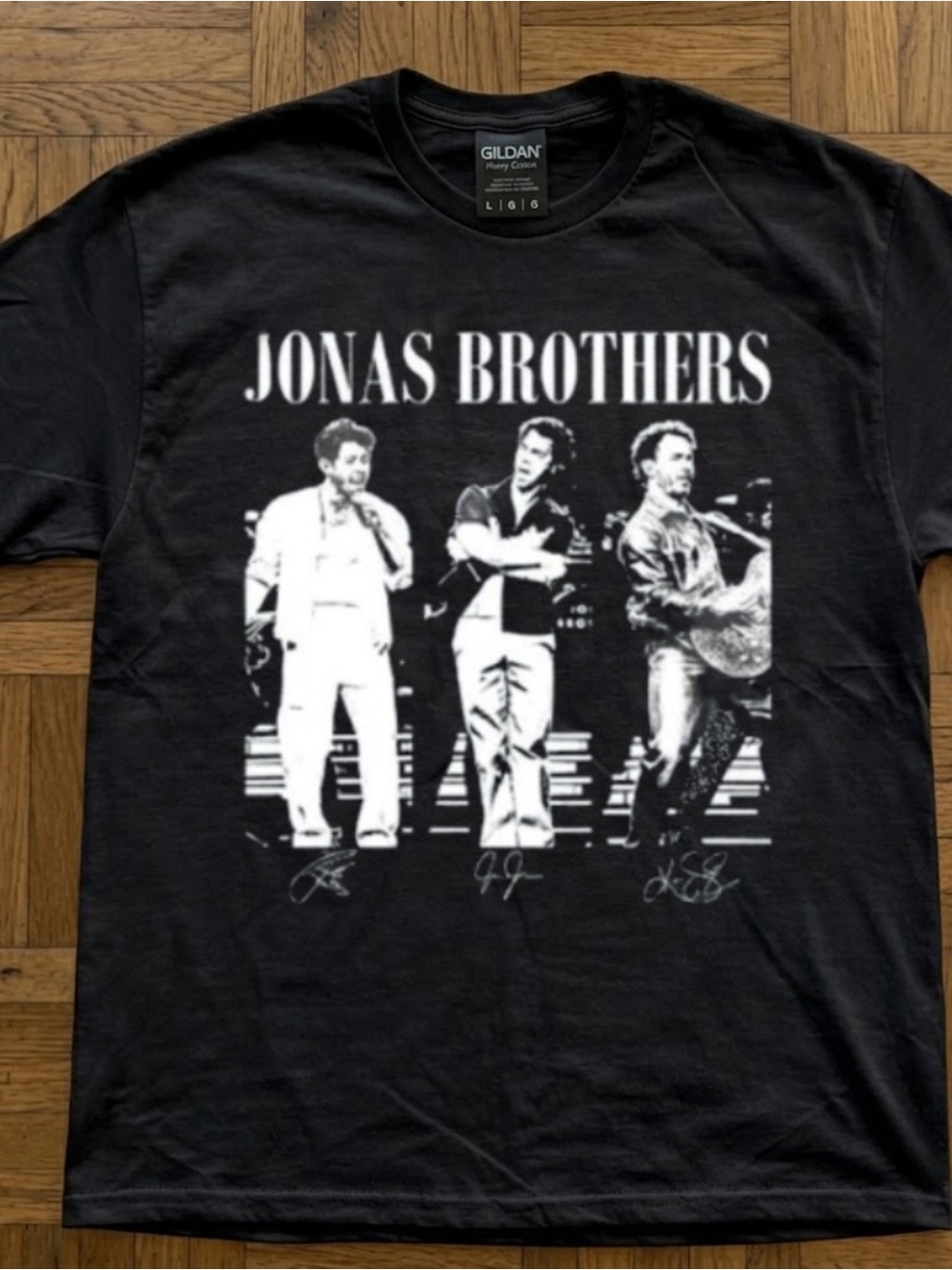 Gildan Black Jonas Brothers White Graphic Tee